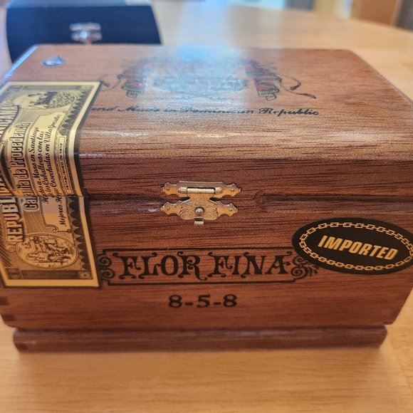 Cigar Boxes - Picture 10 of 11